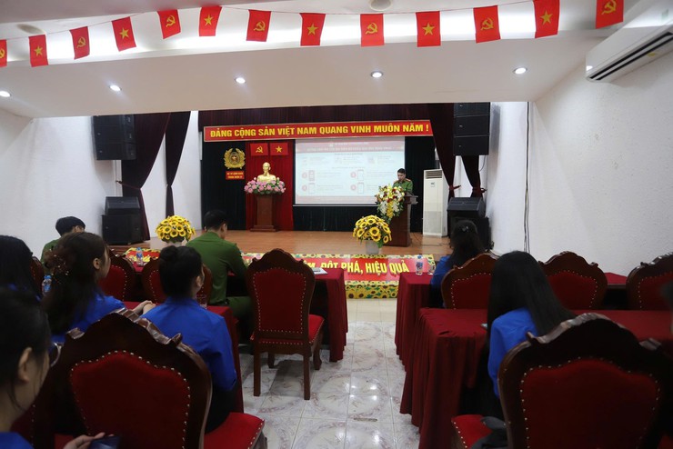 ĐOÀN PHƯỜNG LÁNG PHỐI HỢP VỚI ĐOÀN CƠ SỞ E31 TỔ CHỨC HỘI NGHỊ TUYÊN TRUYỀN BẦU CỬ QUỐC HỘI VÀ HĐND CÁC CẤP; MẠN ĐÀM TIỂU SỬ NGƯỜI ỨNG CỬ ĐẠI BIỂU QUỐC HỘI VÀ HĐND CÁC CẤP NHIỆM KỲ 2026 – 2031- Ảnh 8.