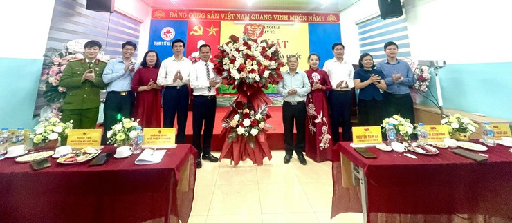 Xã Nội Bài tri ân các thế hệ thầy thuốc, khẳng định quyết tâm nâng cao chất lượng y tế cơ sở- Ảnh 1.