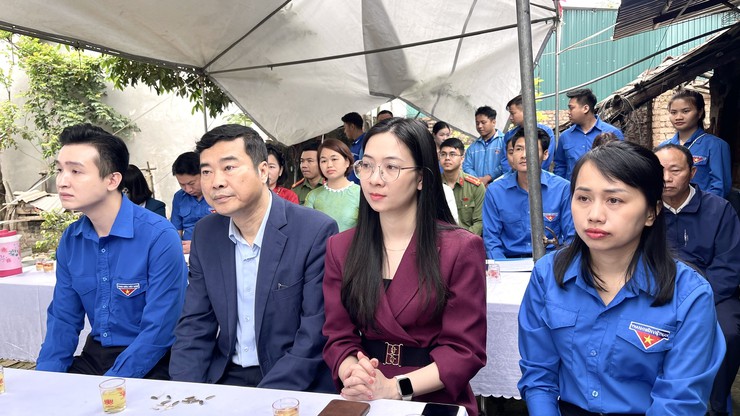 Đoàn xã Phúc Thọ khởi công xây dựng "Ngôi nhà Khăn quàng đỏ" cho học sinh có hoàn cảnh khó khăn- Ảnh 1.