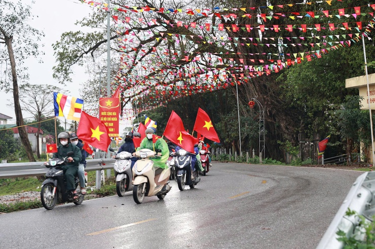 Tuyên truyền lưu động về cuộc bầu cử đại biểu Quốc hội và HĐND các cấp tại xã Ứng Thiên- Ảnh 9.