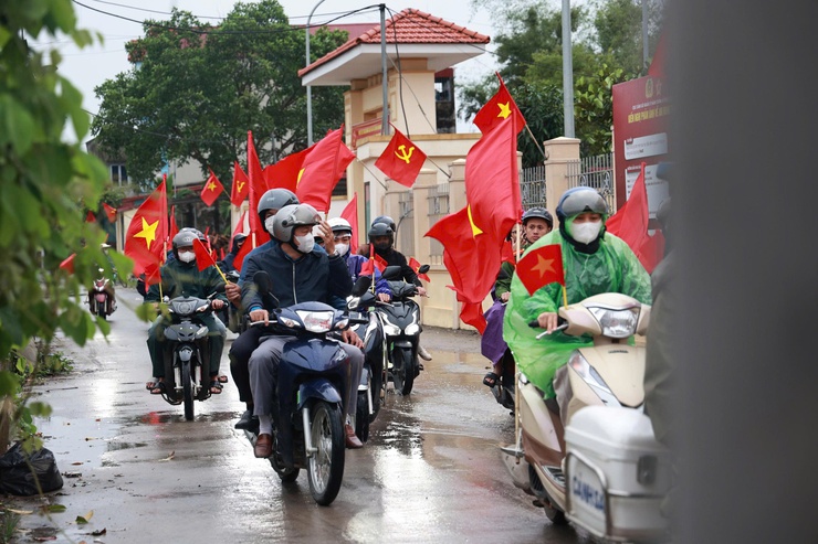 Tuyên truyền lưu động về cuộc bầu cử đại biểu Quốc hội và HĐND các cấp tại xã Ứng Thiên- Ảnh 7.