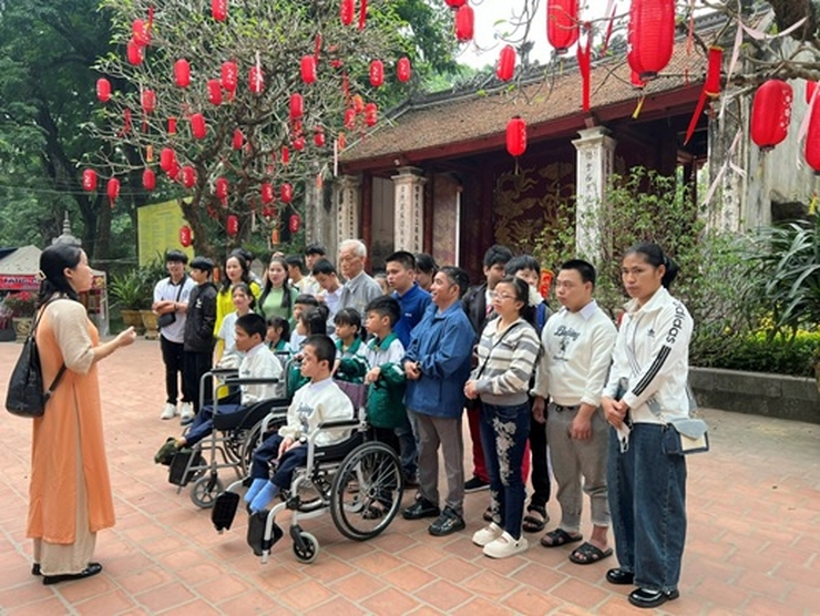 Hành trình về nguồn – Người khuyết tật tham quan các di tích lịch sử tại Xứ Đoài- Ảnh 1.