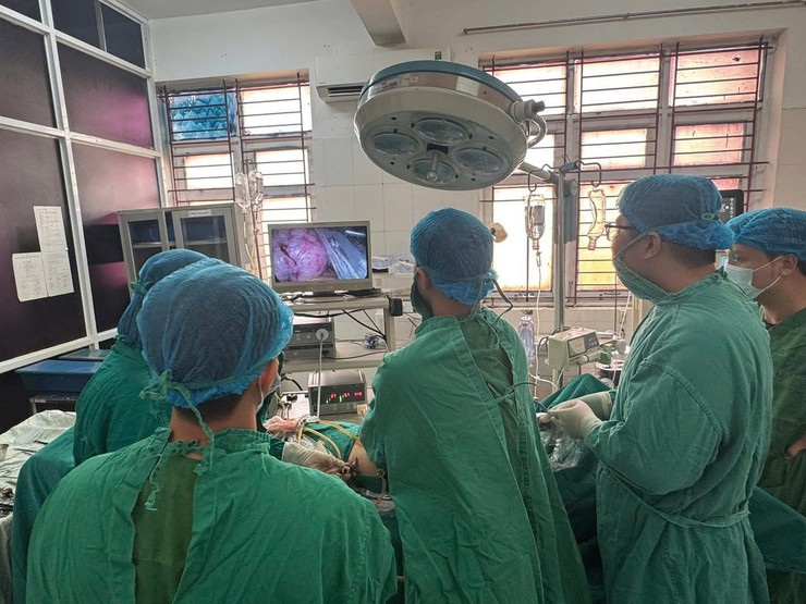 Phụ nữ không chủ quan với các dấu hiệu rong kinh, đau bụng kéo dài- Ảnh 1.