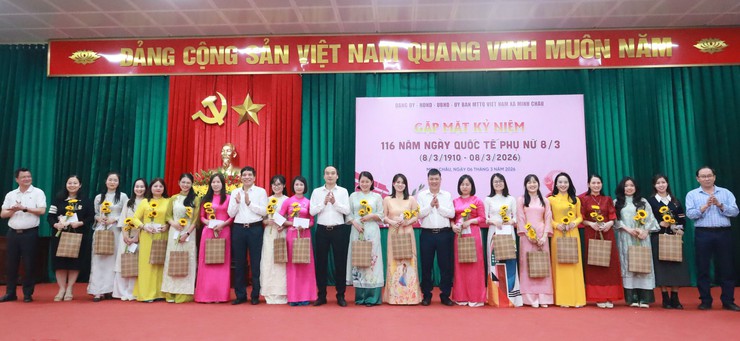 "Minh Châu gặp mặt, tôn vinh nữ cán bộ nhân kỷ niệm Ngày Quốc tế Phụ nữ 8/3"- Ảnh 7.