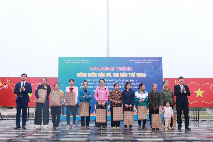 Sôi nổi các hoạt động của Phụ nữ xã Minh Châu chào mừng Ngày Quốc tế Phụ nữ 8/3.- Ảnh 3.