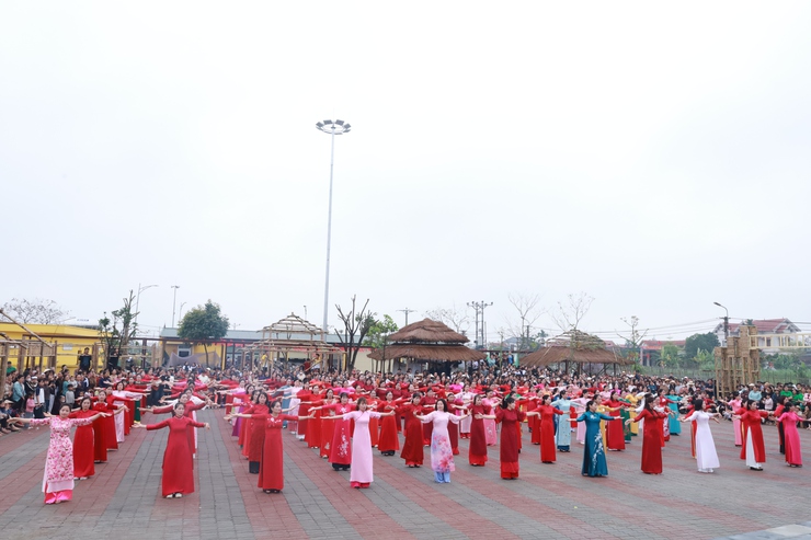 Sôi nổi các hoạt động của Phụ nữ xã Minh Châu chào mừng Ngày Quốc tế Phụ nữ 8/3.- Ảnh 6.