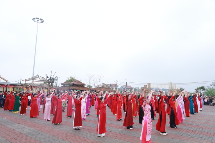 Sôi nổi các hoạt động của Phụ nữ xã Minh Châu chào mừng Ngày Quốc tế Phụ nữ 8/3.- Ảnh 8.