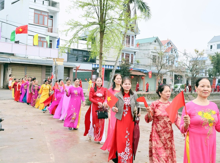 Chi hội phụ nữ thôn Lương Xá kỷ niệm 116 năm Ngày quốc tế phụ nữ 8/3; ra mắt mô hình “Trạm rác văn minh”- Ảnh 9.