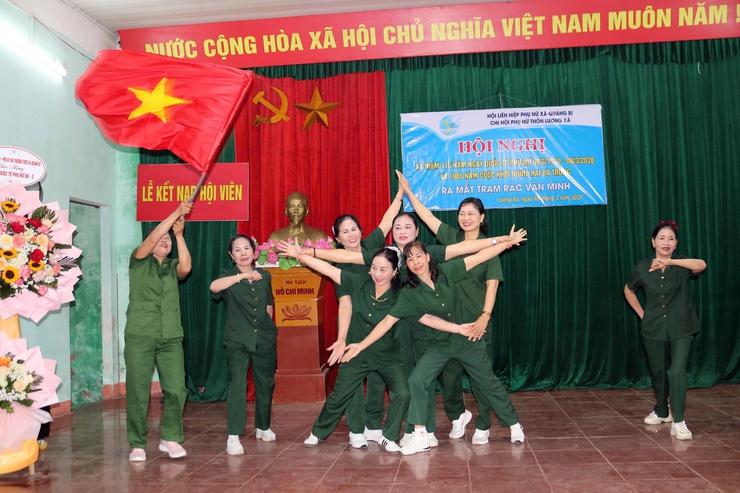 Chi hội phụ nữ thôn Lương Xá kỷ niệm 116 năm Ngày quốc tế phụ nữ 8/3; ra mắt mô hình “Trạm rác văn minh”- Ảnh 3.
