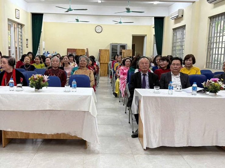 Phụ nữ phường Tây Hồ: Rạng rỡ trong sắc áo dài, trách nhiệm với ngày hội toàn dân!- Ảnh 1.