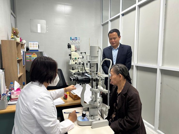 PHƯỜNG LÁNG TỔ CHỨC KHÁM SỨC KHỎE MIỄN PHÍ CHO 500 NGƯỜI CAO TUỔI TRÊN ĐỊA BÀN- Ảnh 5.