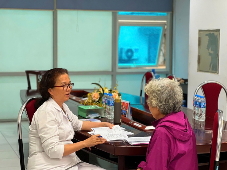 PHƯỜNG LÁNG TỔ CHỨC KHÁM SỨC KHỎE MIỄN PHÍ CHO 500 NGƯỜI CAO TUỔI TRÊN ĐỊA BÀN- Ảnh 8.