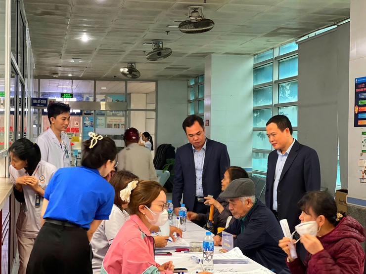 PHƯỜNG LÁNG TỔ CHỨC KHÁM SỨC KHỎE MIỄN PHÍ CHO 500 NGƯỜI CAO TUỔI TRÊN ĐỊA BÀN- Ảnh 4.