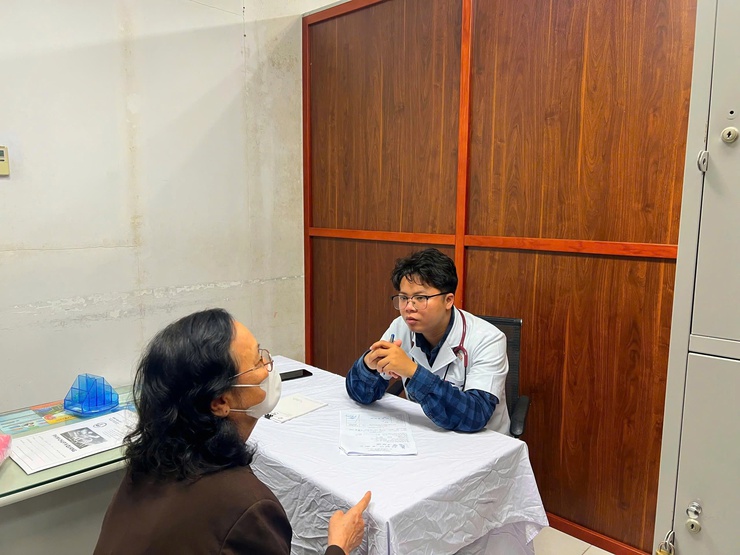 PHƯỜNG LÁNG TỔ CHỨC KHÁM SỨC KHỎE MIỄN PHÍ CHO 500 NGƯỜI CAO TUỔI TRÊN ĐỊA BÀN- Ảnh 7.