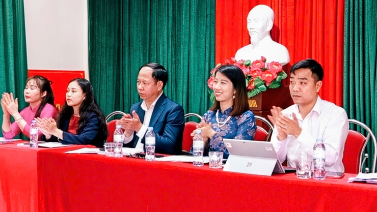 Các ứng cử viên đại biểu HĐND xã Tam Hưng tiếp xúc cử tri thôn Từ Am- Ảnh 1.