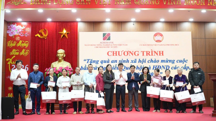 Trao quà an sinh xã hội chào mừng cuộc bầu cử đại biểu Quốc hội và HĐND các cấp nhiệm kỳ 2026–2031- Ảnh 1.