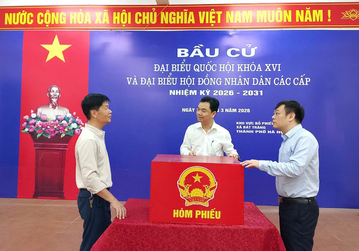 Bát Tràng kiểm tra công tác chuẩn bị bầu cử tại các khu vực bỏ phiếu trên địa bàn xã- Ảnh 2.