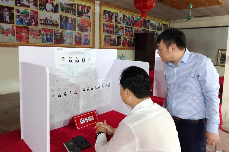Bát Tràng kiểm tra công tác chuẩn bị bầu cử tại các khu vực bỏ phiếu trên địa bàn xã- Ảnh 3.