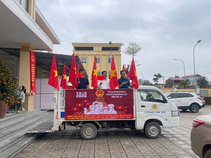 Tuyên truyền lưu động về cuộc bầu cử đại biểu Quốc hội và HĐND các cấp tại xã Ứng Thiên- Ảnh 4.