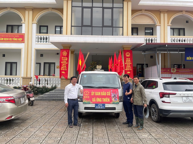 Tuyên truyền lưu động về cuộc bầu cử đại biểu Quốc hội và HĐND các cấp tại xã Ứng Thiên- Ảnh 5.