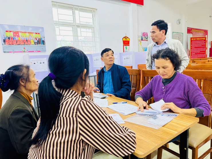Phụ nữ Nam Phù: Thể hiện trách nhiệm trong từng lá phiếu bầu- Ảnh 2.
