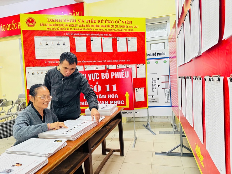 Phụ nữ Nam Phù: Thể hiện trách nhiệm trong từng lá phiếu bầu- Ảnh 3.