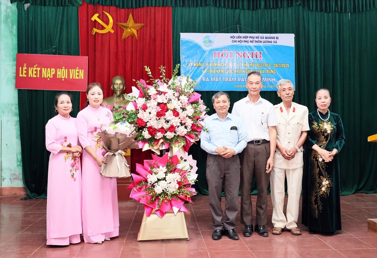 Chi hội phụ nữ thôn Lương Xá kỷ niệm 116 năm Ngày quốc tế phụ nữ 8/3; ra mắt mô hình “Trạm rác văn minh”- Ảnh 2.