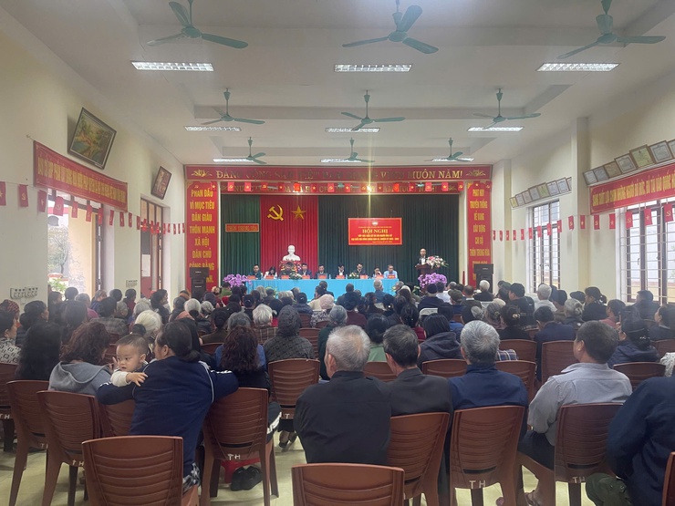 ỨNG CỬ VIÊN ĐƠN VỊ BẦU CỬ SỐ 03 TIẾP XÚC CỬ TRI TẠI NHÀ VĂN HÓA THÔN TRUNG HÒA- Ảnh 1.