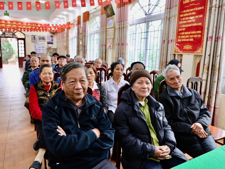 Tiếp xúc cử tri vận động bầu cử tại đơn vị bầu cử số 1- Ảnh 3.