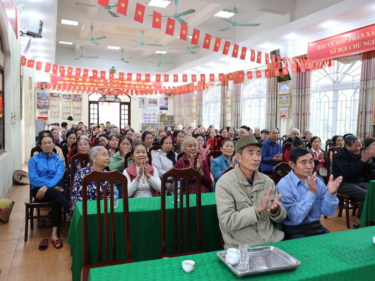 Tiếp xúc cử tri vận động bầu cử tại đơn vị bầu cử số 1- Ảnh 7.