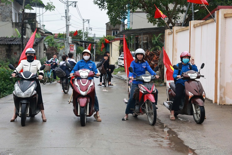 Tuyên truyền lưu động về cuộc bầu cử đại biểu Quốc hội và HĐND các cấp tại xã Ứng Thiên- Ảnh 3.