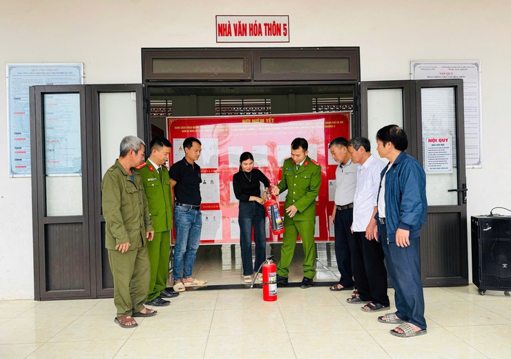 Xã Phúc Thọ tăng cường lãnh đạo, chỉ đạo công tác phòng cháy, chữa cháy và cứu nạn, cứu hộ phục vụ cuộc bầu cử- Ảnh 2.