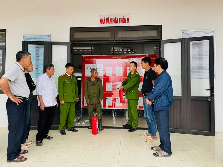 Xã Phúc Thọ tăng cường lãnh đạo, chỉ đạo công tác phòng cháy, chữa cháy và cứu nạn, cứu hộ phục vụ cuộc bầu cử- Ảnh 3.