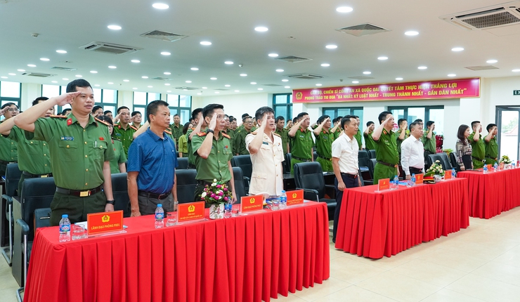 Lễ công bố Quyết định điều động cán bộ tại Công an xã Quốc Oai- Ảnh 1.