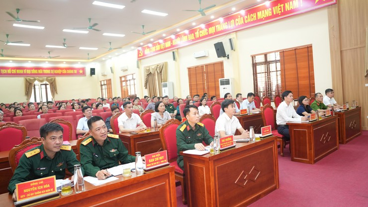 UBND xã khen thưởng 13 tập thể và 23 cá nhân có thành tích trong công tác tuyển chọn, gọi công dân nhập ngũ năm 2026- Ảnh 1.