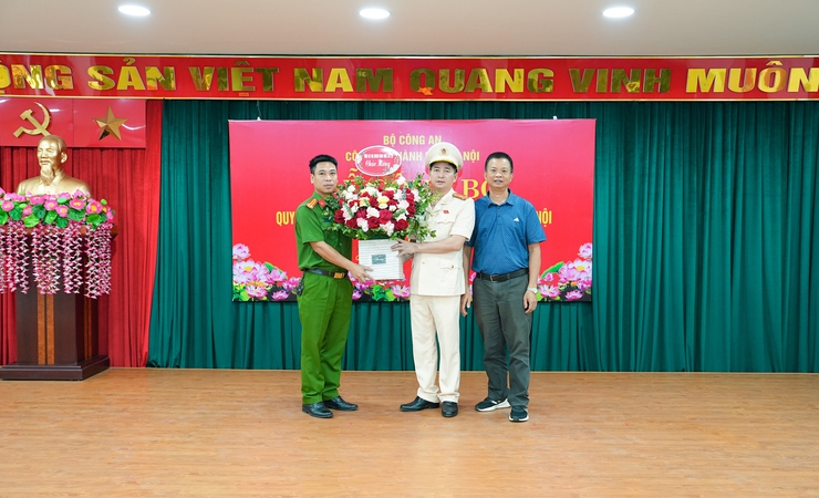 Lễ công bố Quyết định điều động cán bộ tại Công an xã Quốc Oai- Ảnh 10.