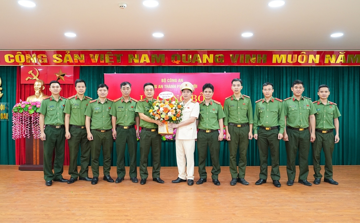 Lễ công bố Quyết định điều động cán bộ tại Công an xã Quốc Oai- Ảnh 11.