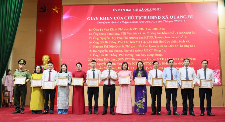 Xã Quảng Bị khen thưởng 40 tập thể, 229 cá nhân có thành tích xuất sắc trong công tác bầu cử- Ảnh 14.