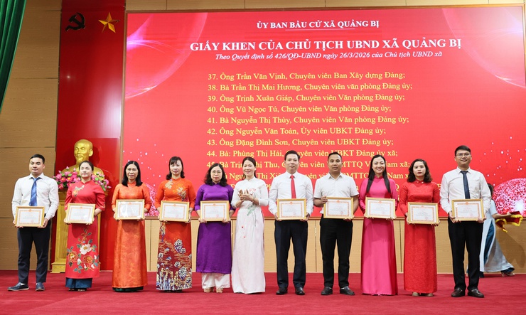 Xã Quảng Bị khen thưởng 40 tập thể, 229 cá nhân có thành tích xuất sắc trong công tác bầu cử- Ảnh 16.