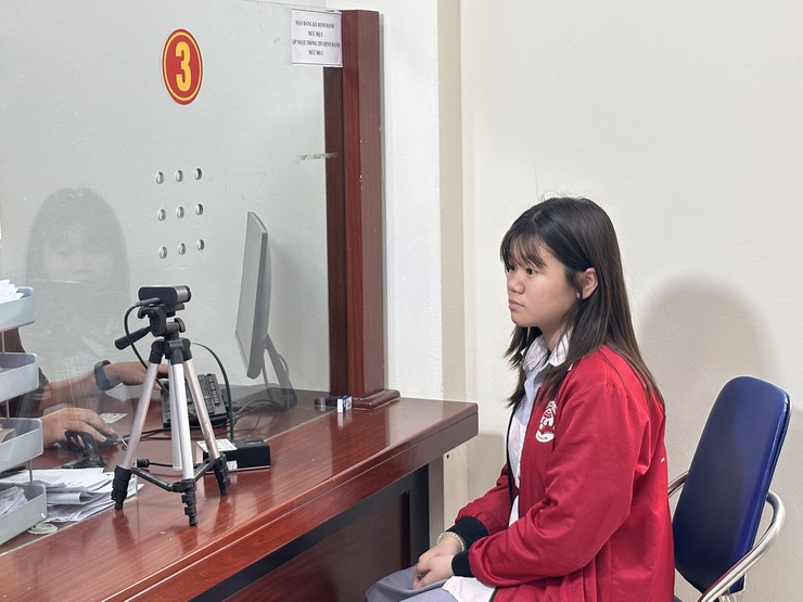 Công an xã Đại Thanh tăng cường trực tiếp công dân đảm bảo xác thực định danh điện tử mức độ 2 cho học sinh trên địa bàn xã phục vụ đăng ký tuyển sinh đầu cấp năm học 2026-2027.- Ảnh 4.