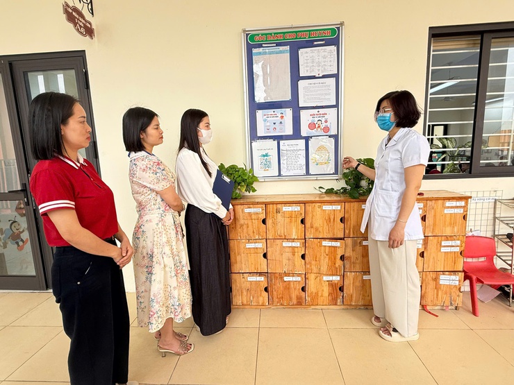 Đồng bộ các biện pháp phòng chống bệnh tay chân miệng đang gia tăng- Ảnh 2.