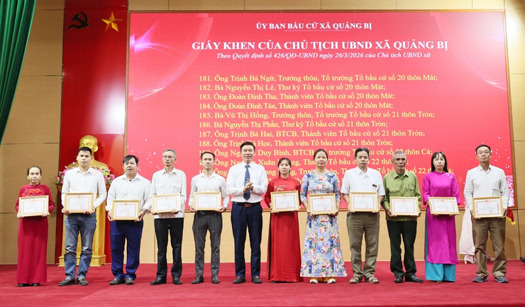 Xã Quảng Bị khen thưởng 40 tập thể, 229 cá nhân có thành tích xuất sắc trong công tác bầu cử- Ảnh 17.