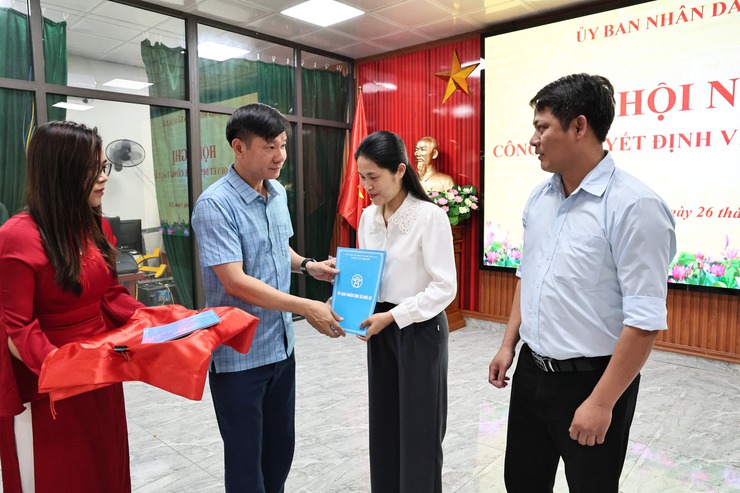 XÃ HÒA XÁ CÔNG BỐ QUYẾT ĐỊNH VỀ CÔNG TÁC CÁN BỘ - Ảnh 3.