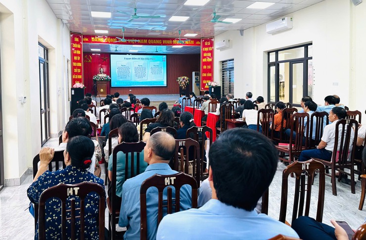 HOÀ XÁ TIẾP SÓNG HỘI NGHỊ TRỰC TUYẾN QUÁN TRIỆT NGHỊ QUYẾT SỐ 02-NQ/TW CỦA BỘ CHÍNH TRỊ VỀ PHÁT TRIỂN THỦ ĐÔ TRONG KỶ NGUYÊN MỚI- Ảnh 4.