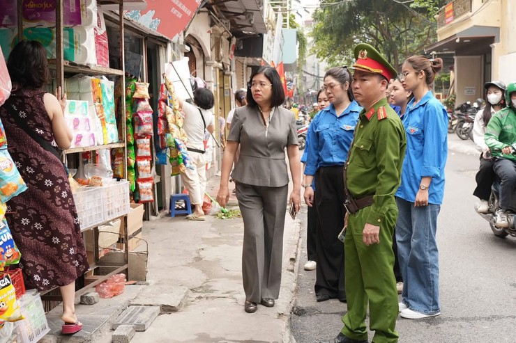 MTTQ VIỆT NAM PHƯỜNG LÁNG TRIỂN KHAI KẾ HOẠCH TUYÊN TRUYỀN KHẮC PHỤC 5 ĐIỂM NGHẼN - RA QUÂN THÁNG CAO ĐIỂM GIẢI QUYẾT 3 ĐIỂM CHỢ TỰ PHÁT TRÊN ĐỊA BÀN PHƯỜNG - Ảnh 5.