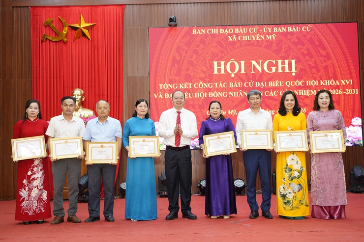 Chuyên Mỹ có 8 tập thể, 12 cá nhân được nhận Bằng khen cấp thành phố và nhiều tập thể, cá nhân được khen thưởng cấp xã trong công tác bầu cử- Ảnh 4.