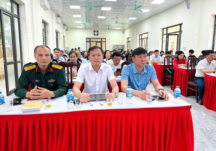 HOÀ XÁ TIẾP SÓNG HỘI NGHỊ TRỰC TUYẾN QUÁN TRIỆT NGHỊ QUYẾT SỐ 02-NQ/TW CỦA BỘ CHÍNH TRỊ VỀ PHÁT TRIỂN THỦ ĐÔ TRONG KỶ NGUYÊN MỚI- Ảnh 1.