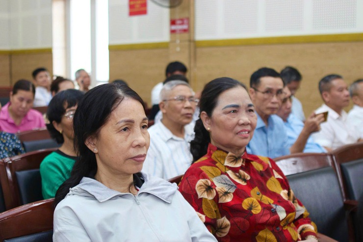 Phường Long Biên tổ chức điểm cầu trực tuyến Hội nghị toàn quốc tổng kết công tác bầu cử đại biểu Quốc hội khoá XVI và đại biểu HĐND các cấp nhiệm kỳ 2026-2031- Ảnh 3.