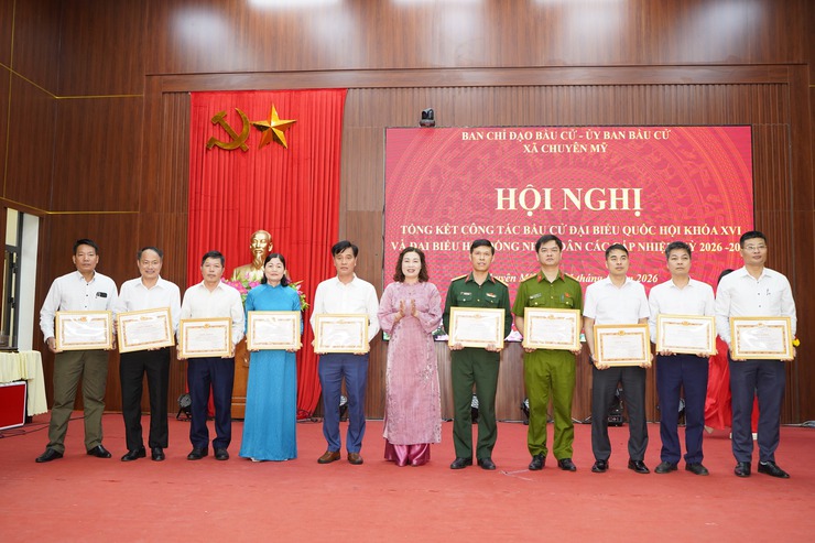 Chuyên Mỹ có 8 tập thể, 12 cá nhân được nhận Bằng khen cấp thành phố và nhiều tập thể, cá nhân được khen thưởng cấp xã trong công tác bầu cử- Ảnh 5.