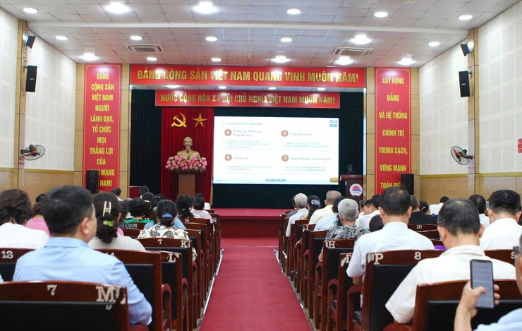 Phường Long Biên tổ chức điểm cầu trực tuyến Hội nghị toàn quốc tổng kết công tác bầu cử đại biểu Quốc hội khoá XVI và đại biểu HĐND các cấp nhiệm kỳ 2026-2031- Ảnh 4.